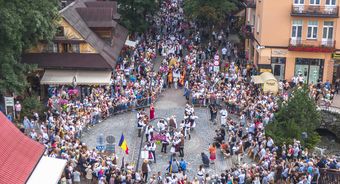 Uroczysta msza święta oraz barwny korowód ulicami miasta